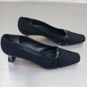 Van Eli navy blue pumps